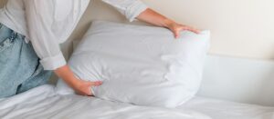 Astuces pour redonner à votre oreiller jauni son éclat d'origine