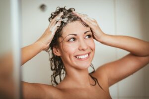 Voici la fréquence idéale de lavage des cheveux