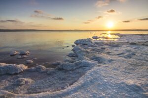 Découvrez pourquoi la mer est salée et pas les lacs et rivières
