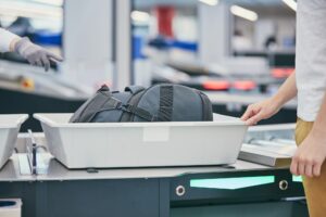 Voici la raison pour laquelle vous retirez vos appareils électroniques de votre sac à l'aéroport