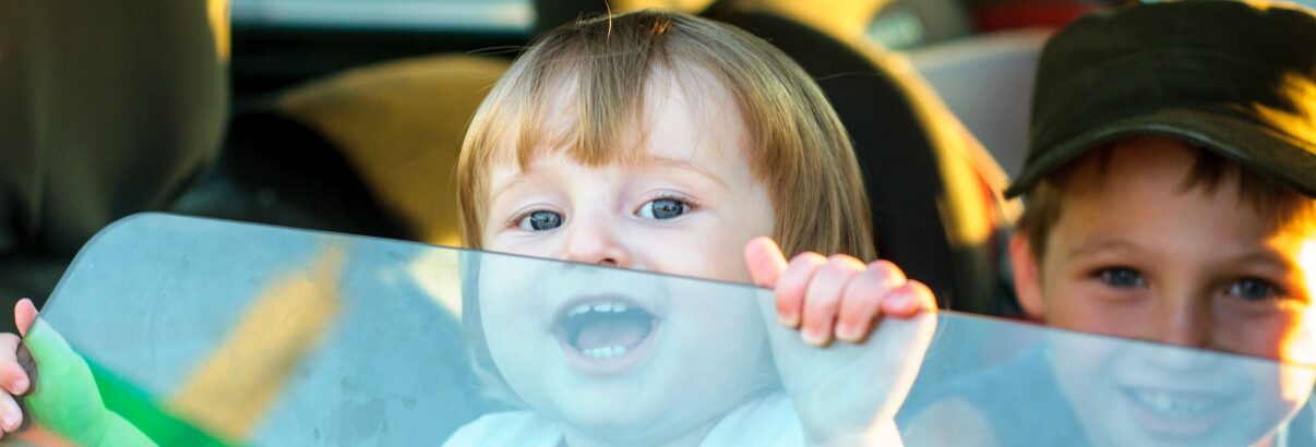 Les stratégies efficaces pour distraire votre enfant lors des longs voyages en voiture