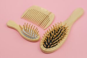 8 astuces surprenantes pour nettoyer efficacement votre brosse à cheveux