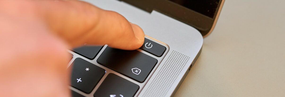 Les avantages méconnus d'éteindre son ordinateur quotidiennement