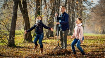 Faut-il vraiment ratisser les feuilles ? Découvrez la réponse ici !