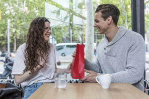 Célébrez votre amour : Des cadeaux qui feront fondre votre partenaire