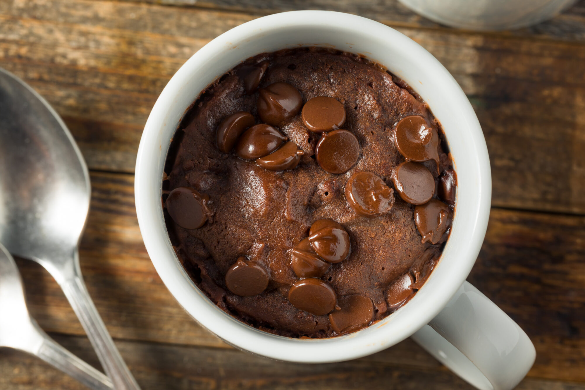 Mug cake au chocolat : Le dessert qui va égayer vos soirées