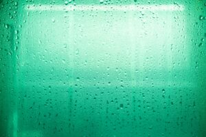 Voici des solutions efficaces pour la buée sur vos miroirs de salle de bain