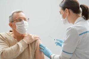 La vaccination antigrippale chez les seniors : une prévention indispensable