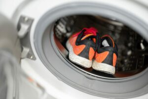 Laver ses baskets à la machine à laver : Bonne ou mauvaise idée ?