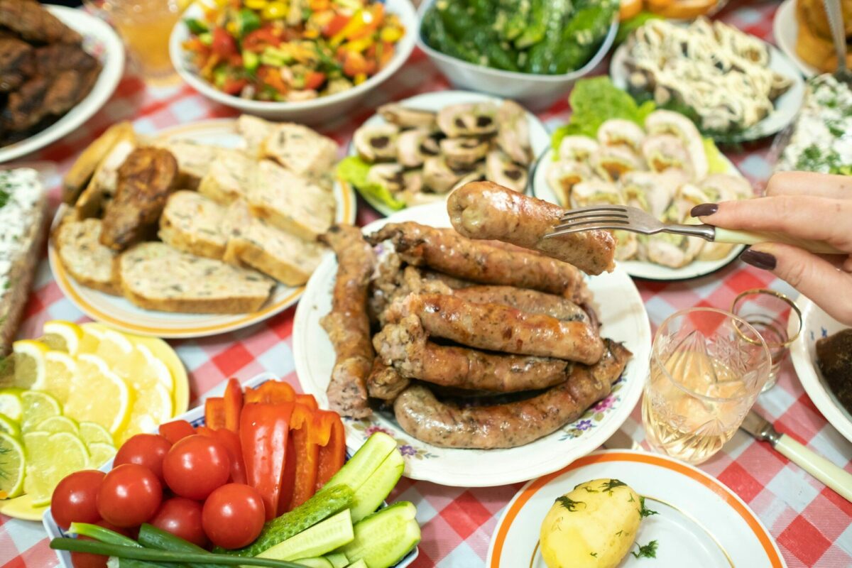 La suralimentation démasquée : 13 facteurs insoupçonnés qui vous poussent à trop manger