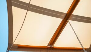 Le voile d'ombrage : l'accessoire tendance pour un été au frais et convivial